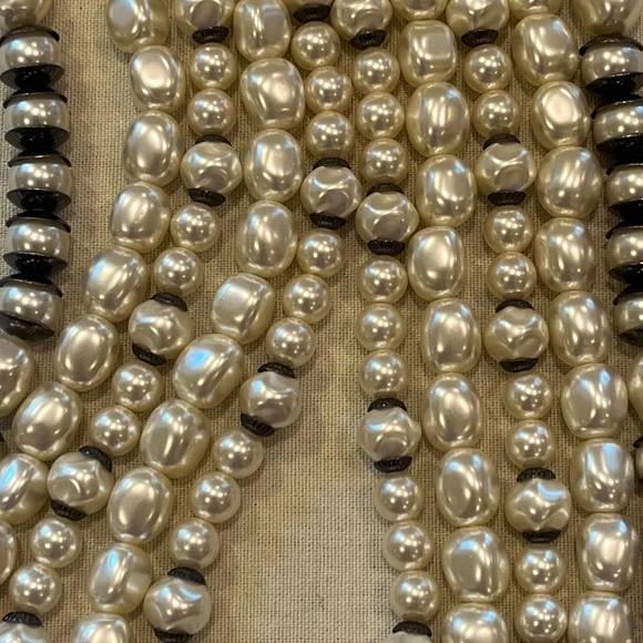 5 Strand Pearl Choker - Picture 9 of 16